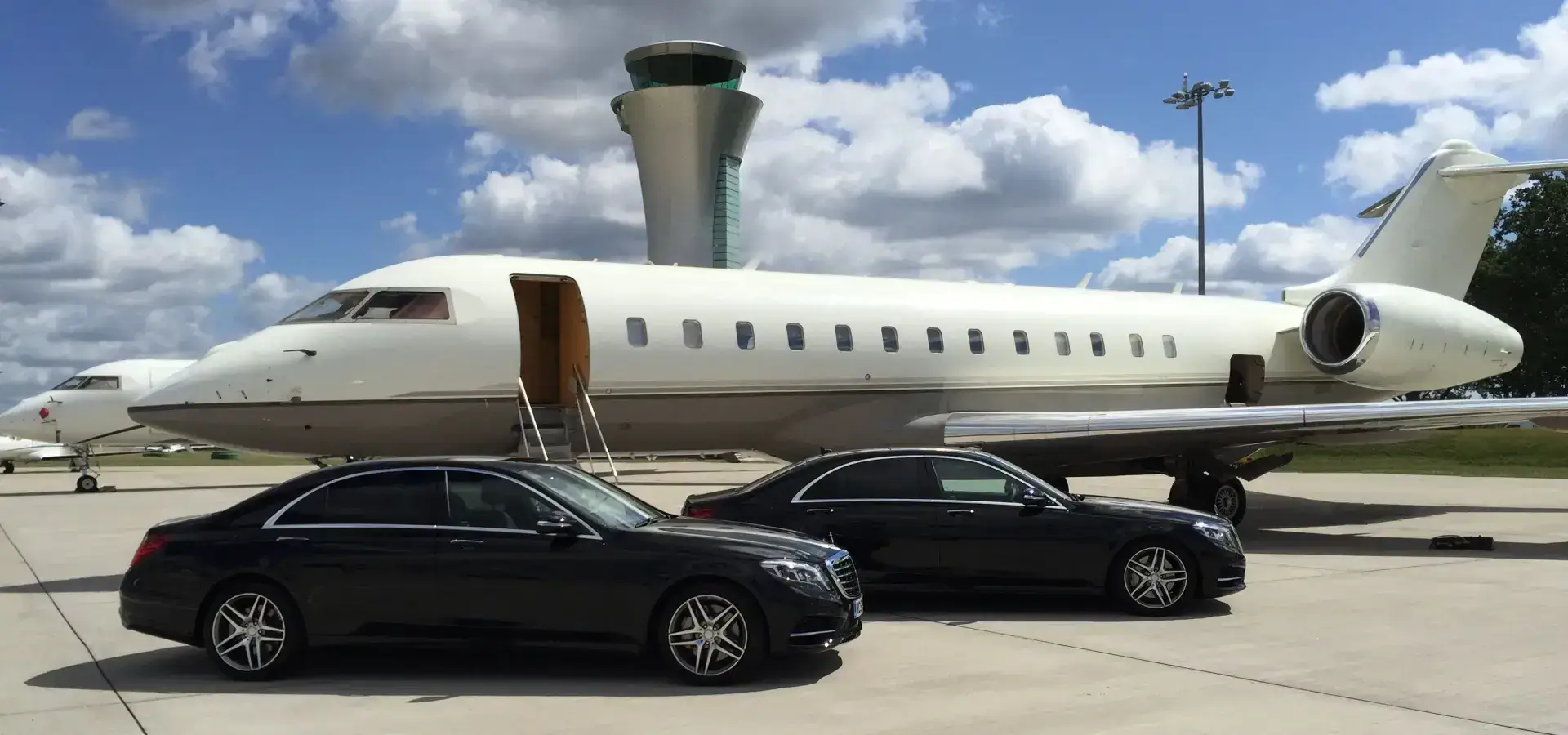 Transfer and Chauffeur Service on the Riviera: car and plane on airport