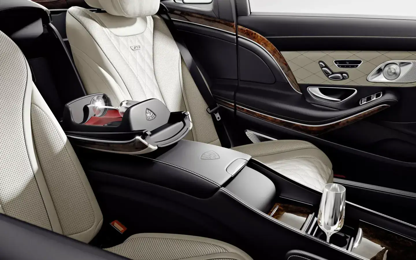 Nice Airport Le Lavandou Transfer 10 Car with driver service: Salon of Mercedes limousine.